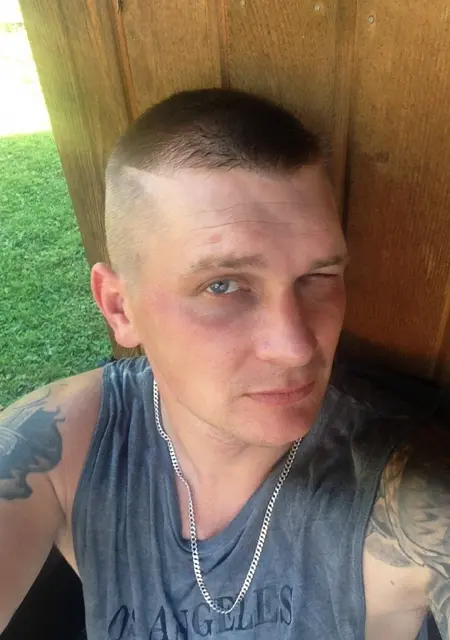 Макс из Людинова, мне 40, познакомлюсь на одну ночь