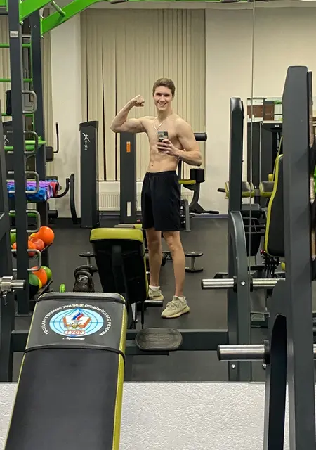 Я Захар, 20, из Бронниц, ищу знакомства без обязательств