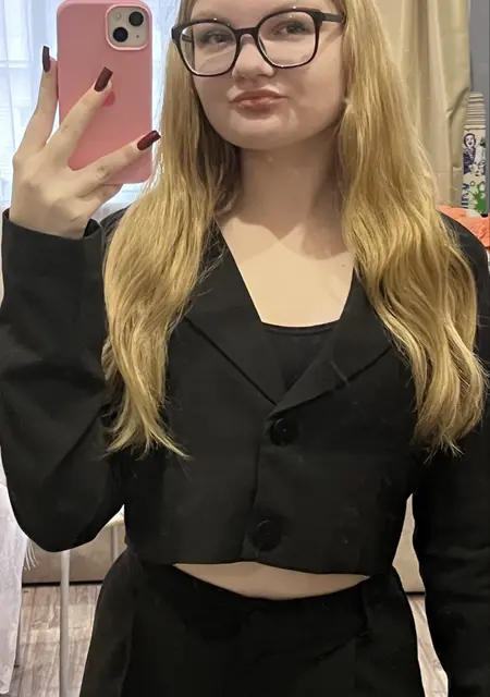 Я Алина, 18, из Екатеринбурга, ищу знакомство для постоянных отношений