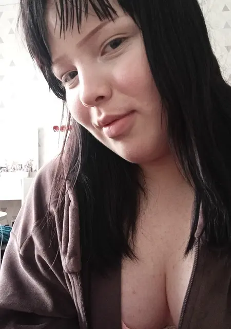 Я Ева, 18, из Ельца, ищу знакомства без обязательств