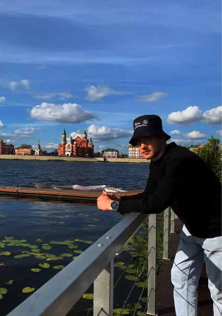 Я Кирилл, 21, из Зеленодольска, ищу знакомства на одну ночь