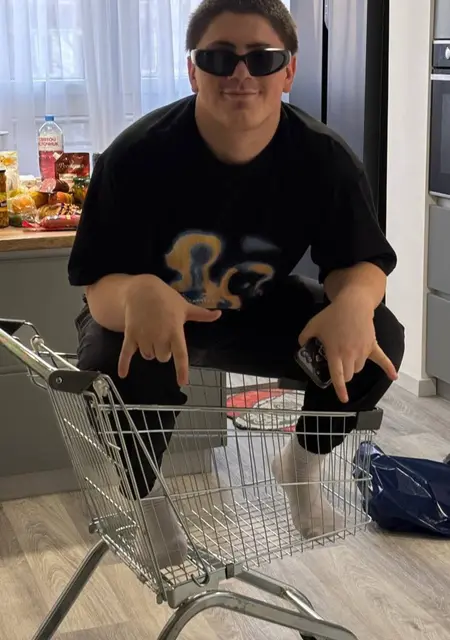 Я Сергей, 21, знакомлюсь без обязательств в Тольятти