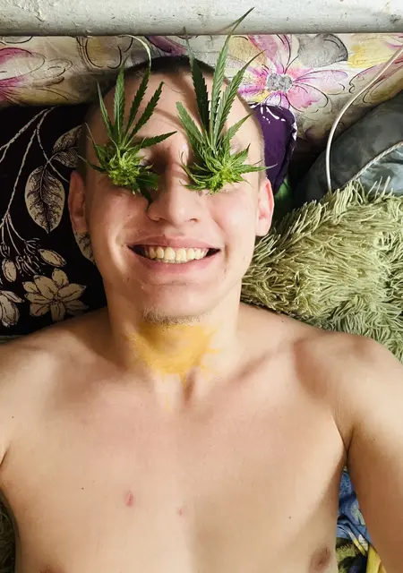 Кирилл из Кольчугина, мне 22, познакомлюсь на одну ночь