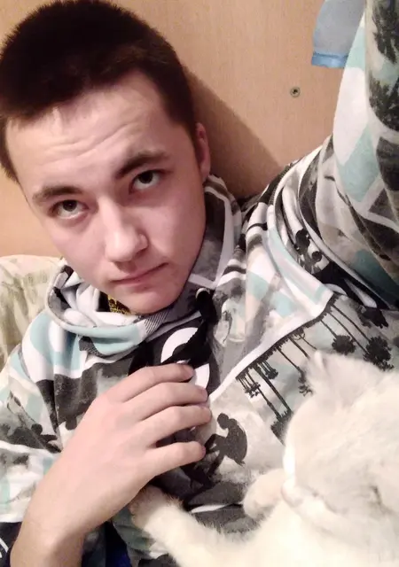Кирилл из Саяногорска, мне 21, познакомлюсь на одну ночь