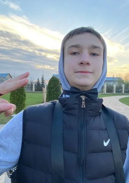 Я Денис, 19, из Старого Оскола, ищу знакомства без обязательств